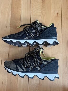 Sorel Kinetic Lace Sneakers - Bright Sage Green & Black size 6